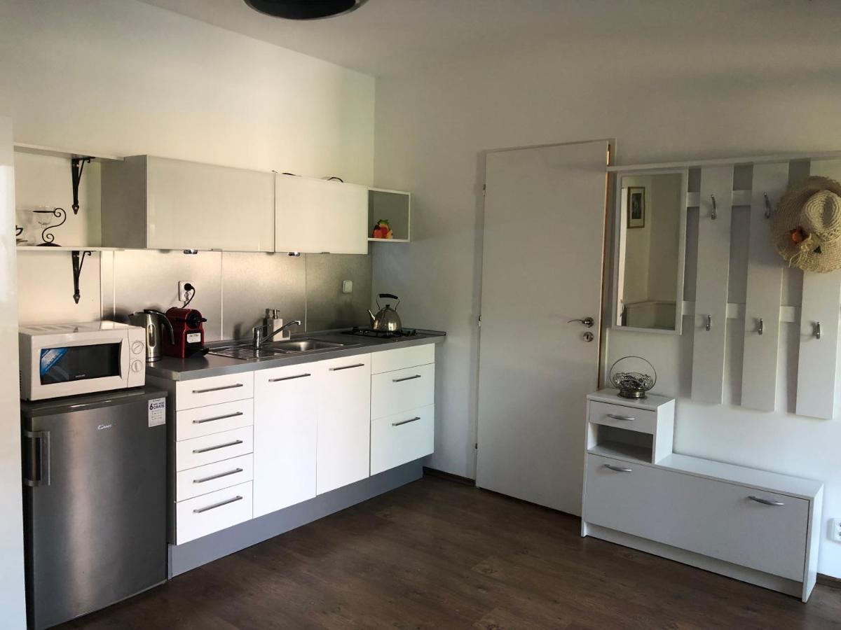 Apartman U Jezirka Velke Prilepy Екстериор снимка